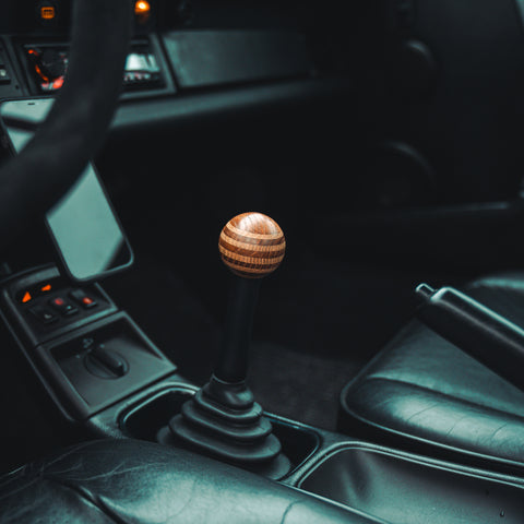 shift knob with antique oak and oak wood layer in a porsche 964